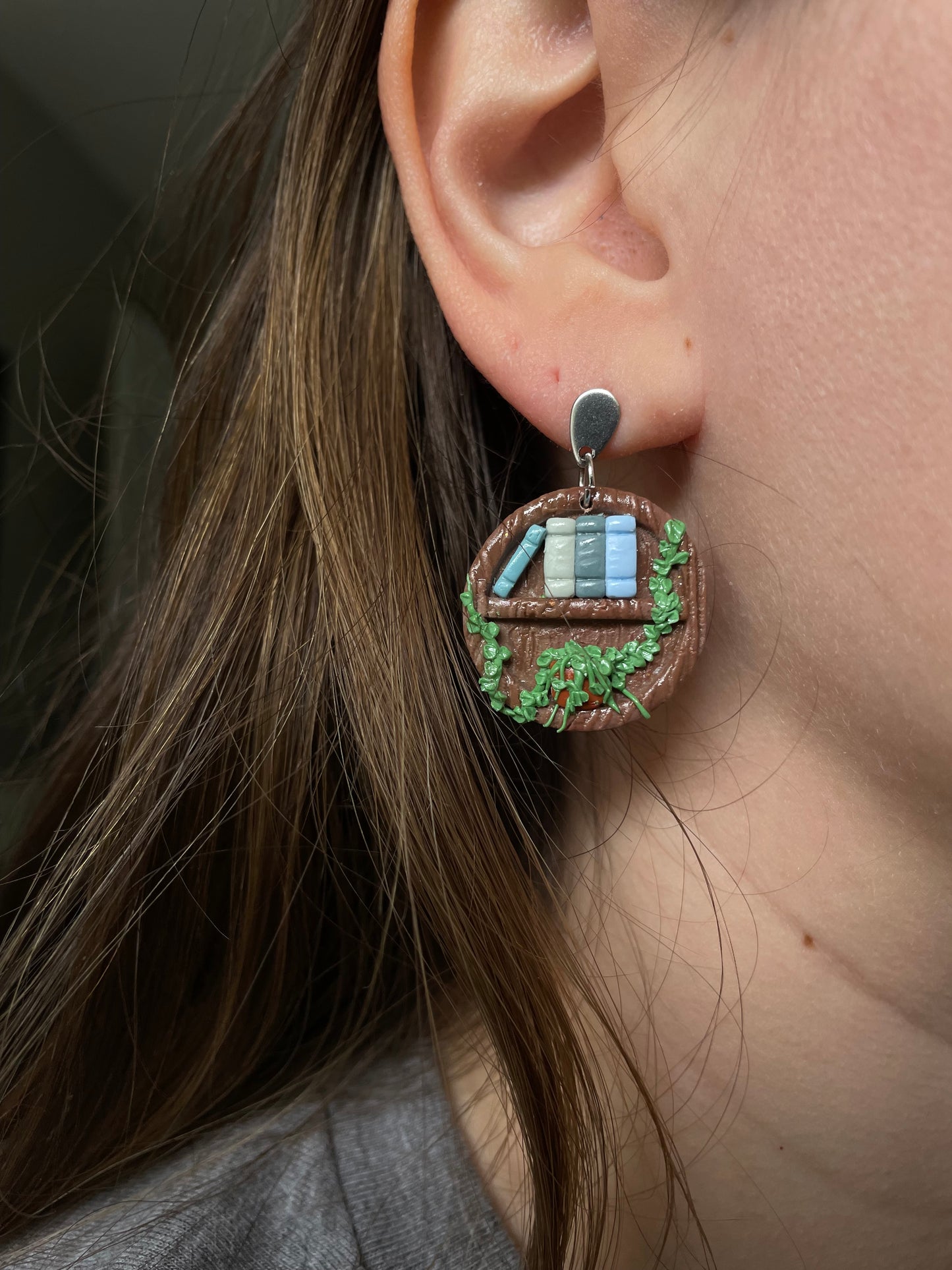 Round Bookshelf Earrings