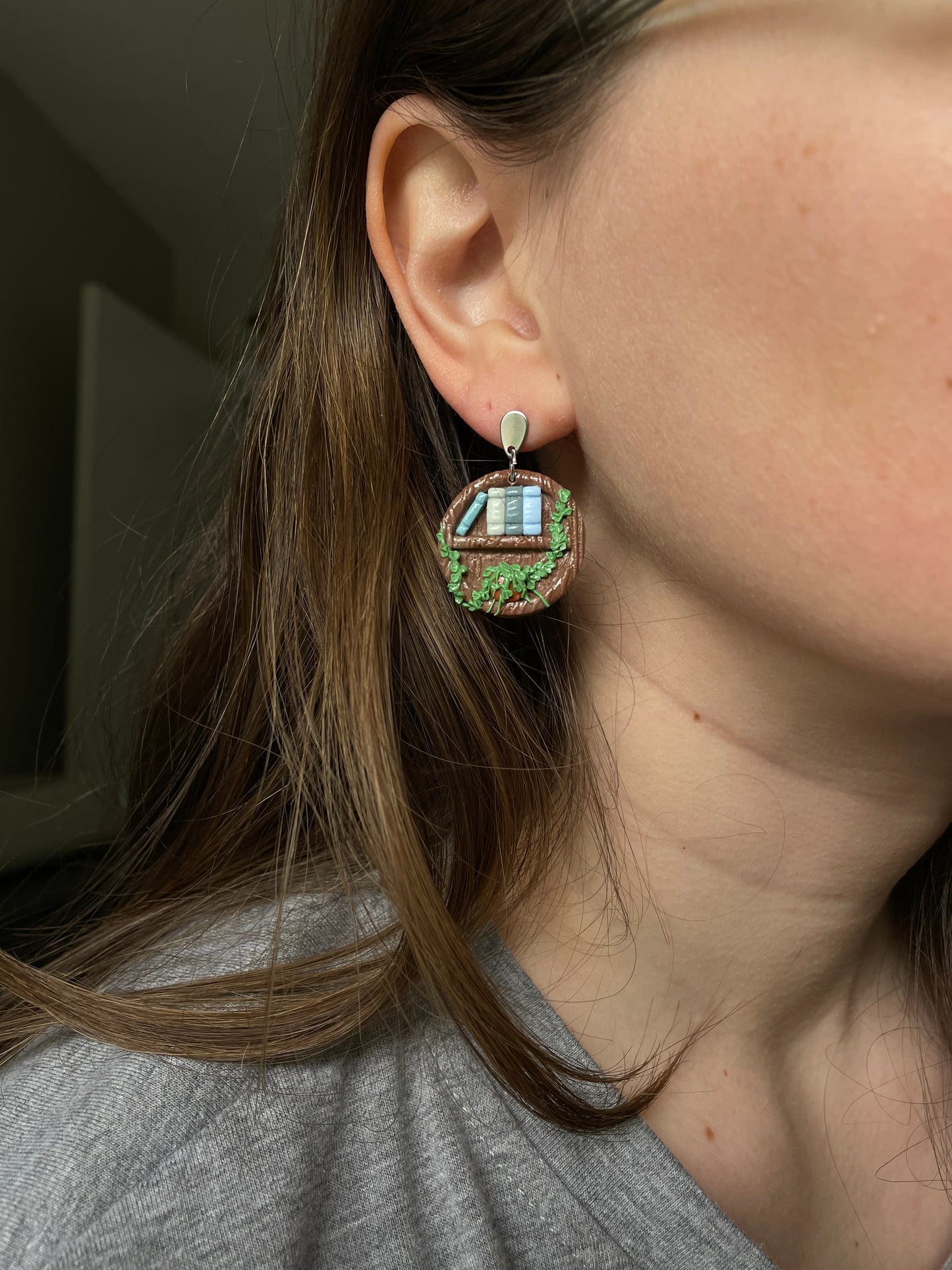 Round Bookshelf Earrings